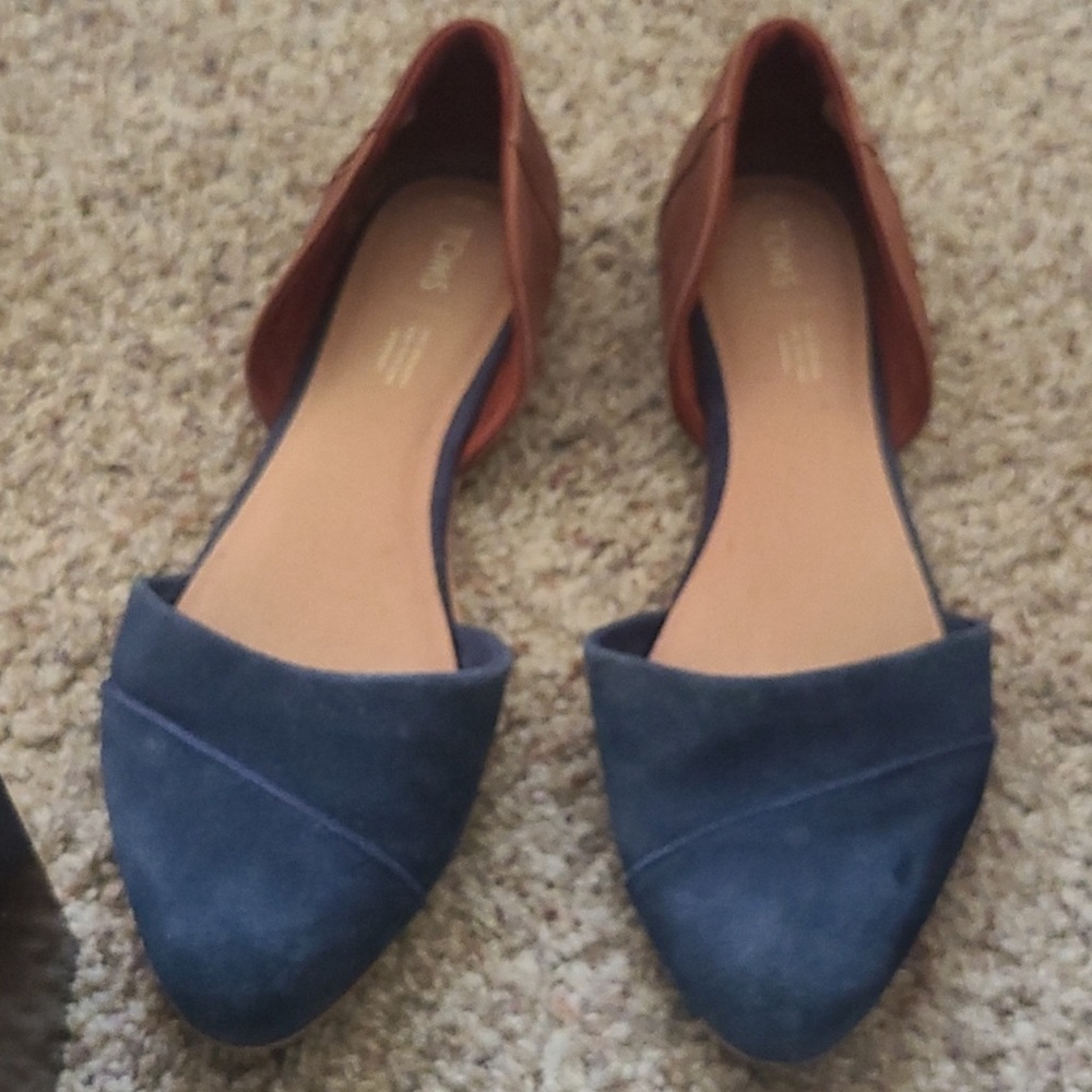 Bundle of 2 pairs Toms flats! Two pairs for the price of one!!